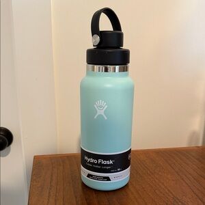 Hydro Flask Aqua Bottle with Black Lid